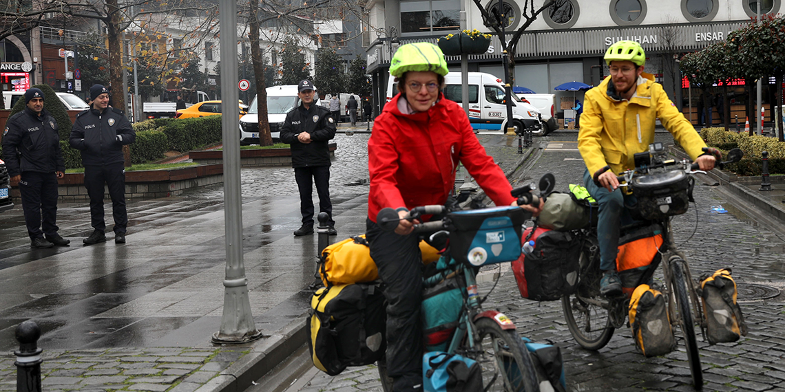 Bisikletleriyle dünya turuna çıkan Fransız çift, Trabzon'a ulaştı