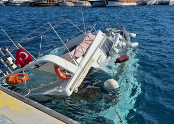 Bodrum'da 15 metrelik tekne battı
