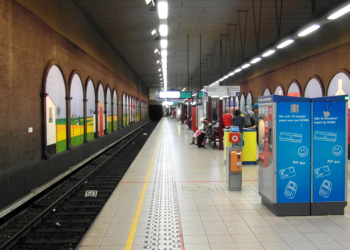 Brüksel'de metro istasyonunda silahlı saldırı