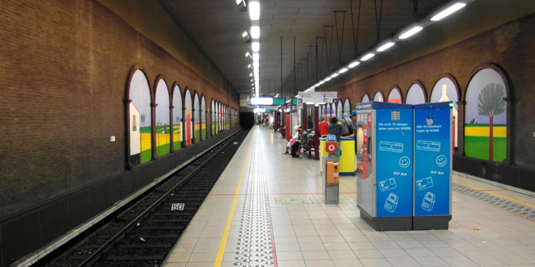 Brüksel'de metro istasyonunda silahlı saldırı