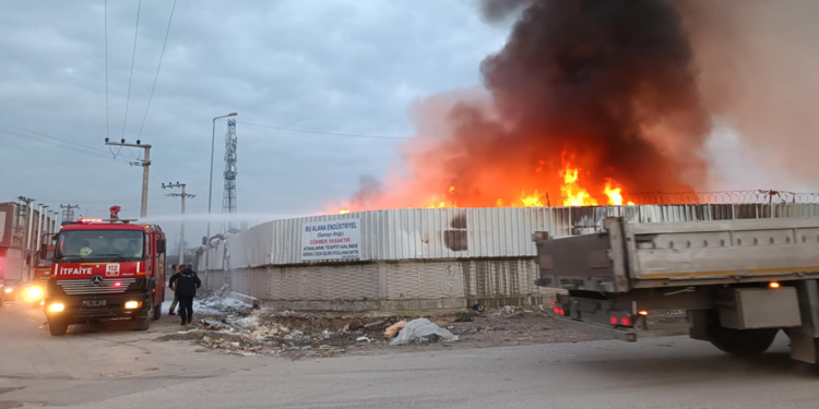 Bursa'da çöp toplama merkezinde yangın