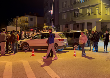 Bursa’da ehliyetsiz iki sürücünün karıştığı kazada 3 kişi yaralandı