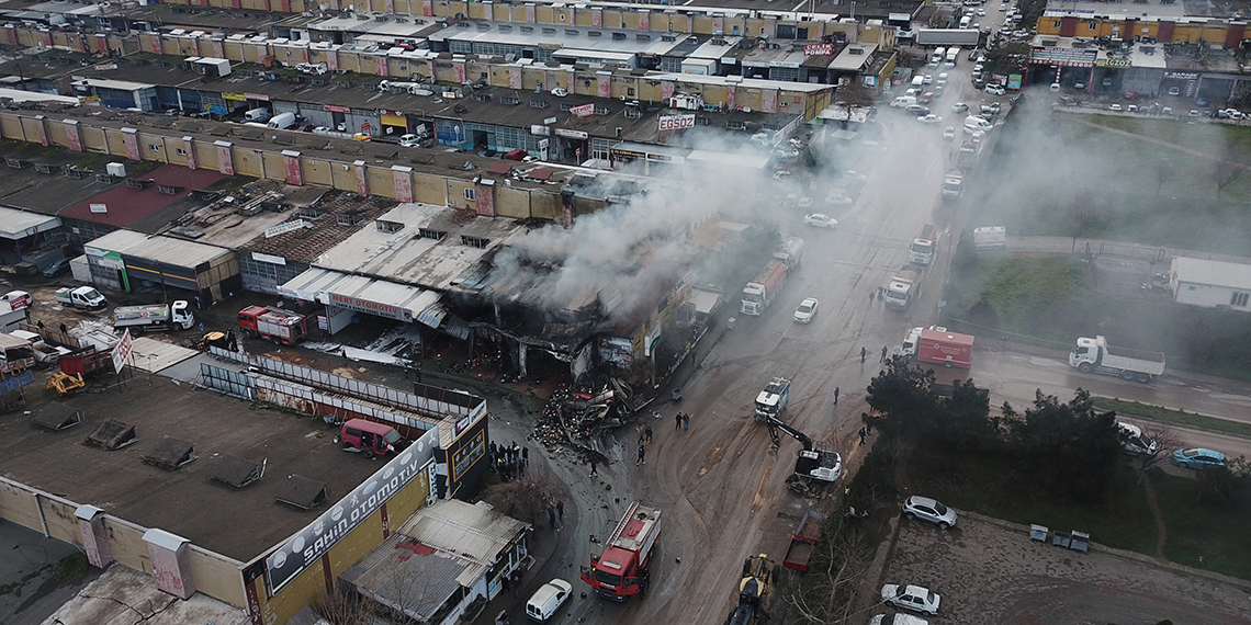 Bursa'da otomotiv yağ bayisinde yangın