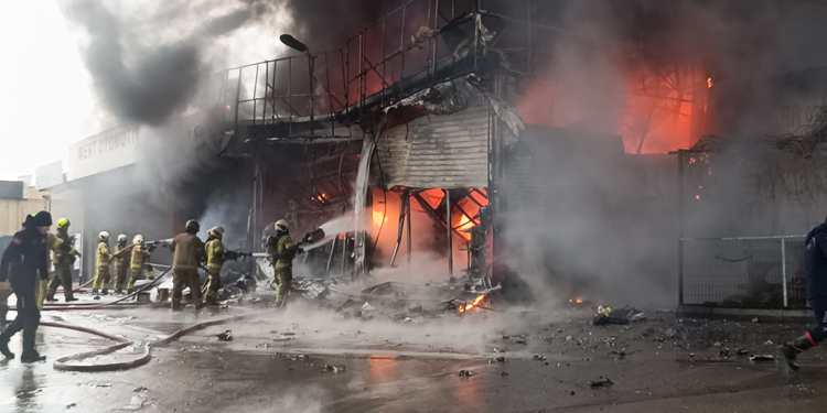 Bursa'da otomotiv yağ bayisinde yangın