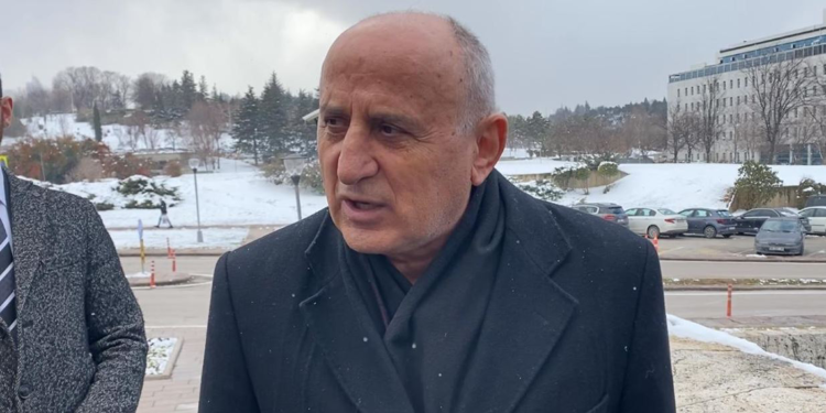 CHP'li Çiçek, ön seçim için Meclis'te imza toplamaya başladı