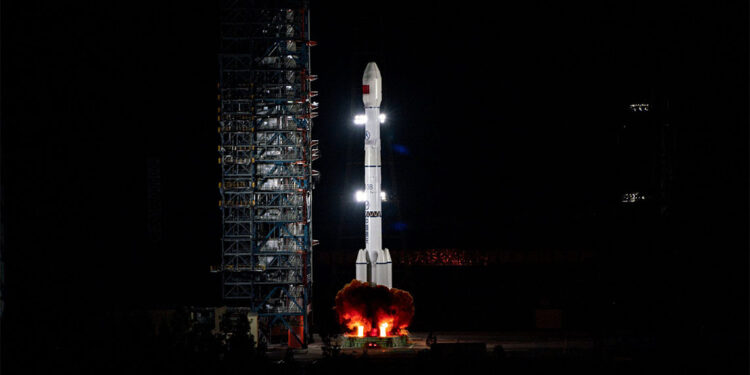 Çin uzaya yeni uydu gönderdi