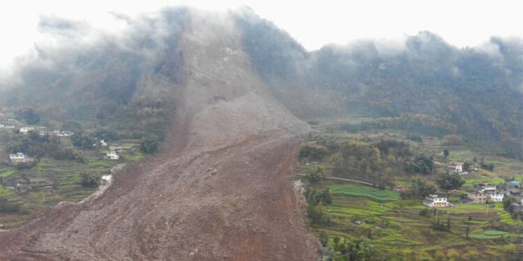 Çin'de heyelan: 30 kişi kayıp