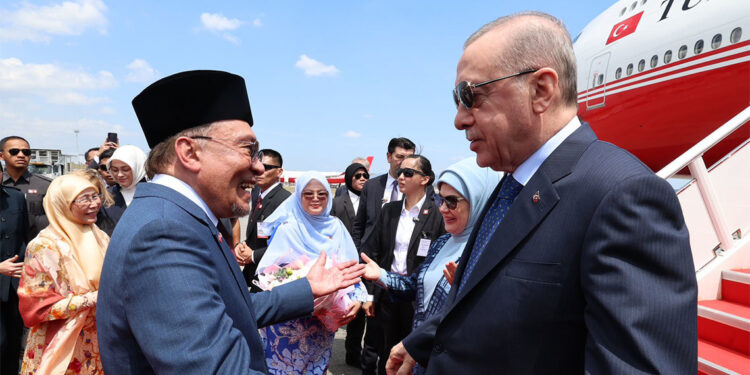 Cumhurbaşkanı Erdoğan Malezya'ya gitti