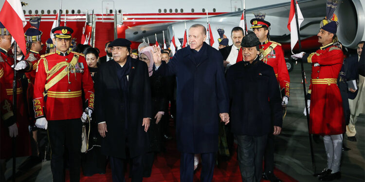 Cumhurbaşkanı Erdoğan Pakistan'a ulaştı