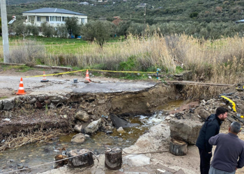 Çanakkale'de sağanak nedeniyle köprü çöktü