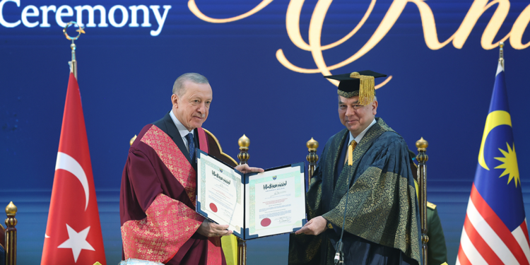 Cumhurbaşkanı Erdoğan'a Malezya'da fahri doktora beratı verildi