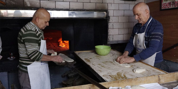 Baba mesleği fırıncılığı 3 nesildir sürdürüyor