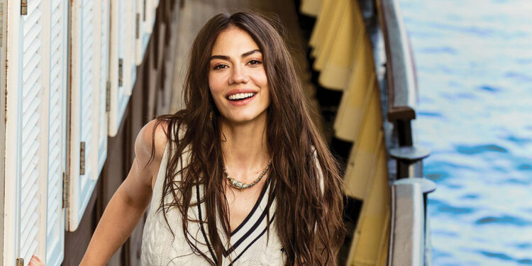 Demet Özdemir Eşref Rüya için şarkı söyledi