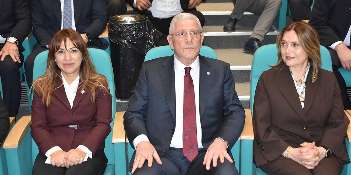 İYİ Parti Genel Başkanı Müsavat Dervişoğlu, "Bu millet Erdoğan vesayetinden kurtulacaktır! Böyle bir rejime demokrasi denir mi? Demokrasi bir defa gitmekten korkanların sahip çıkacağı rejimin adı değildir” dedi.