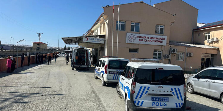 Diyarbakır'da tartıştığı annesini öldürdü babasını ağır yaraladı