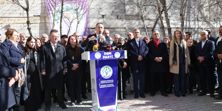 Demokrasi için hep beraber olacağız