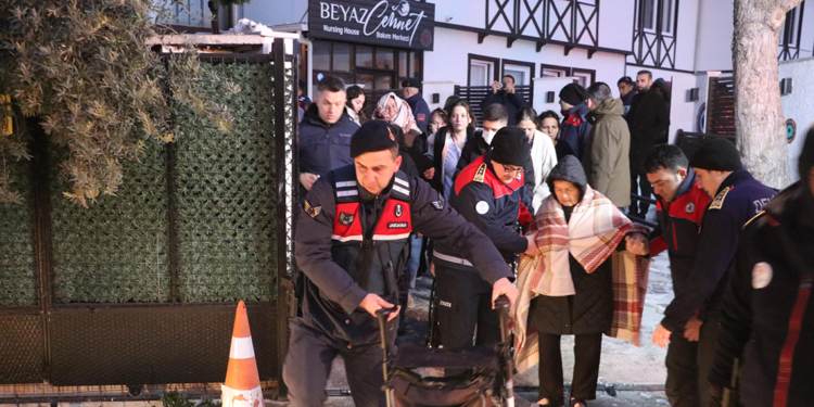 Denizli'de engelli bakım merkezinde yangın; 78 kişi tahliye edildi