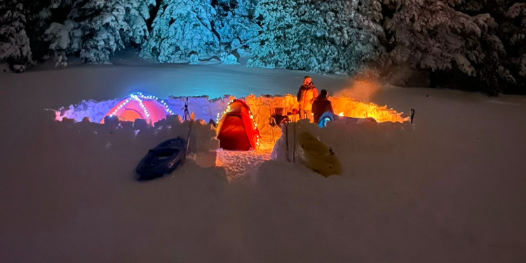 Doğa tutkunları eksi 5 derecede kamp kurup, kar üstünde kano yaptı