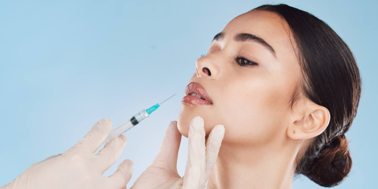 Dudak dolgusunda planlama hatası, asimetrik görüntüye sebep olabilir'