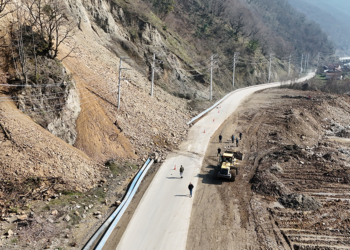 Düzce'de heyelan; 4 köy ve 2 mahallenin yolu trafiğe kapatıldı
