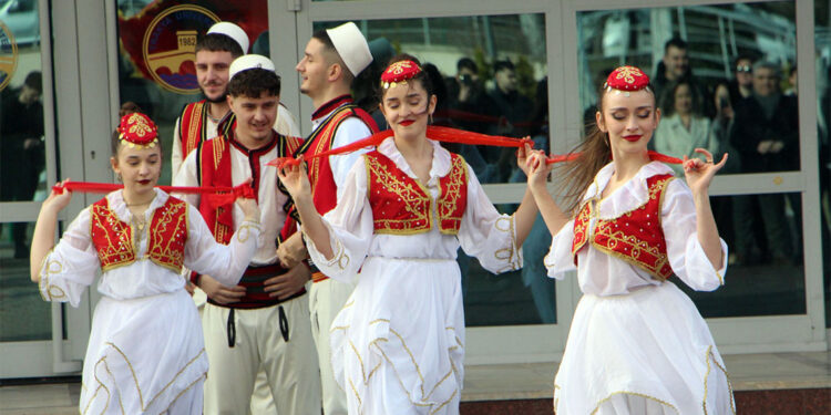 Uluslararası Balkan Halk Oyunları Festivali başladı