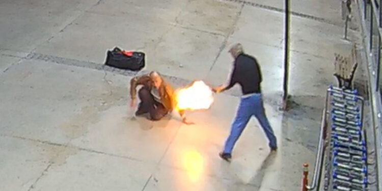 Eşine mesaj yazan kişiyi pompalı tüfekle vuran sanığa tahliye