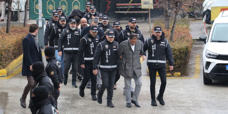 Eskişehir'de tefeci operasyonu; 11 gözaltı