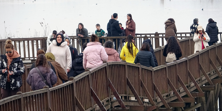 Efteni Gölü, hafta sonu ziyaretçi akınına uğradı