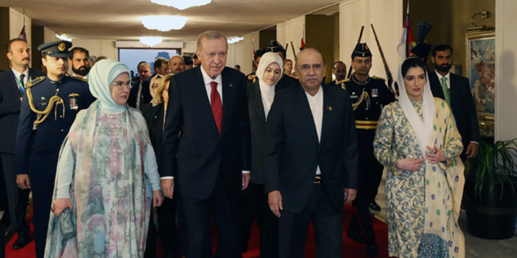 Erdoğan, Pakistan Cumhurbaşkanı Zerdari ile görüştü