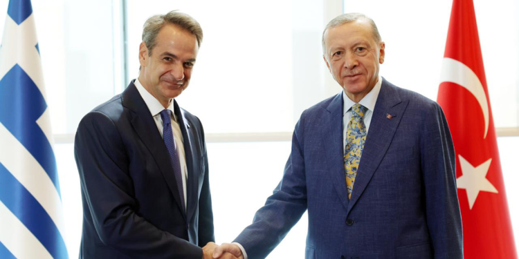 Erdoğan, Yunanistan Başbakanı Miçotakis ile görüştü