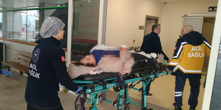 Eski eşi tarafından cadde ortasında bıçaklanan Tuğba, ağır yaralandı