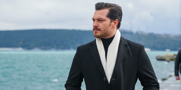 Eşref Rüya, sete çıktı