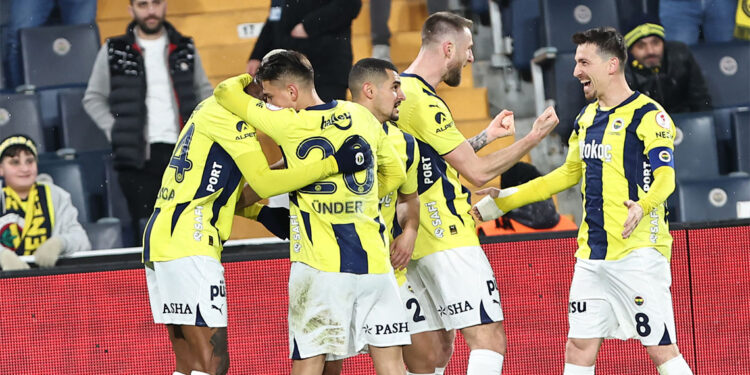 Fenerbahçe UEFA listesine 3 futbolcu ekledi