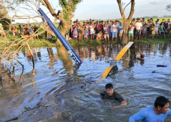 Filipinler'de helikopter düştü