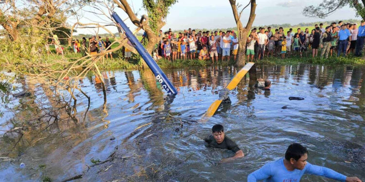 Filipinler'de helikopter düştü