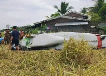 Filipinler'in güneyinde küçük uçak düştü; 4 ölü