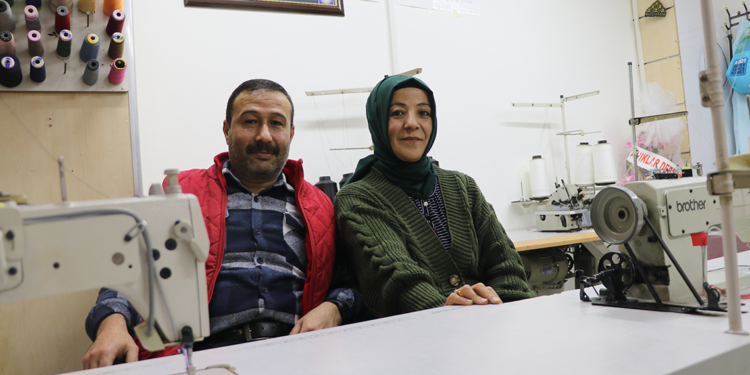 Fabrikada çalışan terzi çift, kendi işlerinin patronu oldu