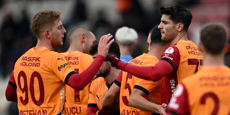 Galatasaray'ın UEFA listesi belli oldu