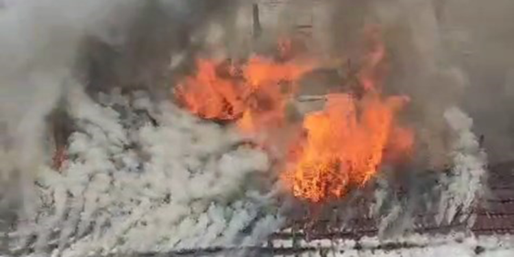 Gecekonduda yangın; 3 çocuk yaralandı