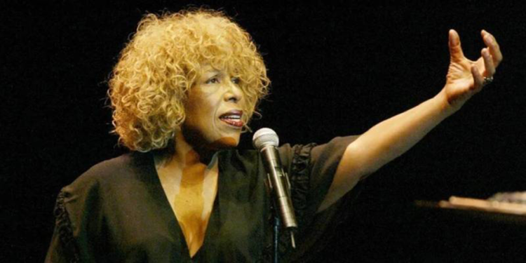 Grammy ödüllü şarkıcı Roberta Flack hayatını kaybetti