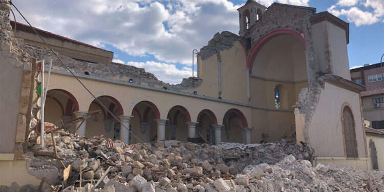 Din adamları cami ve kiliselerin restorasyonu için destek istedi