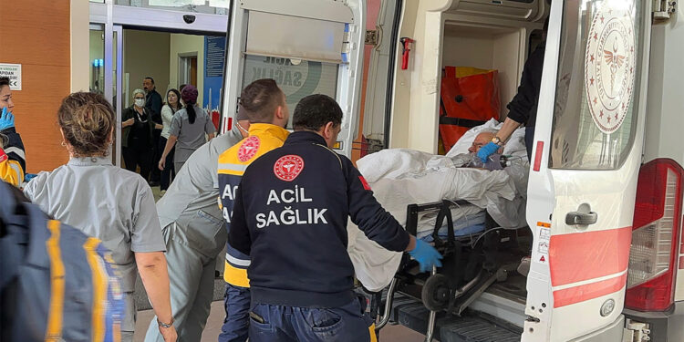 Hatay'da özel hastanede yangın çıktı, hastalar tahliye edildi