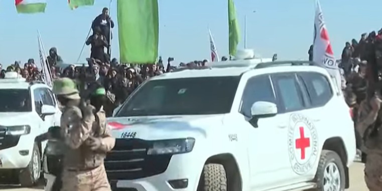 Hamas, 3 İsrailli esiri Kızılhaç'a teslim etti