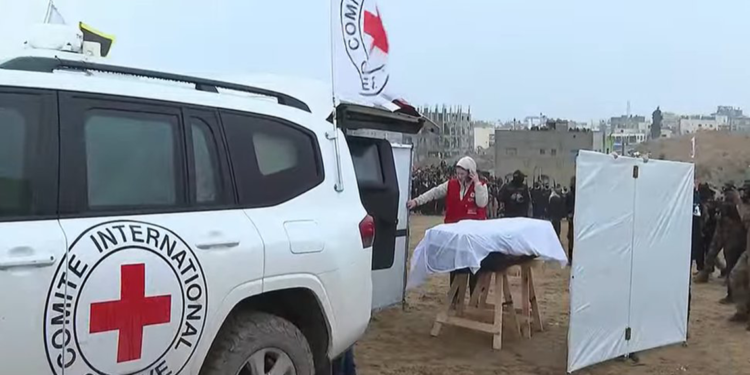 Hamas, 4 esirin cenazesini Kızılhaç ekiplerine teslim etti