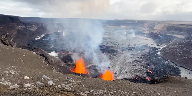 Hawaii'de Kilauea Yanardağı yeniden lav püskürttü