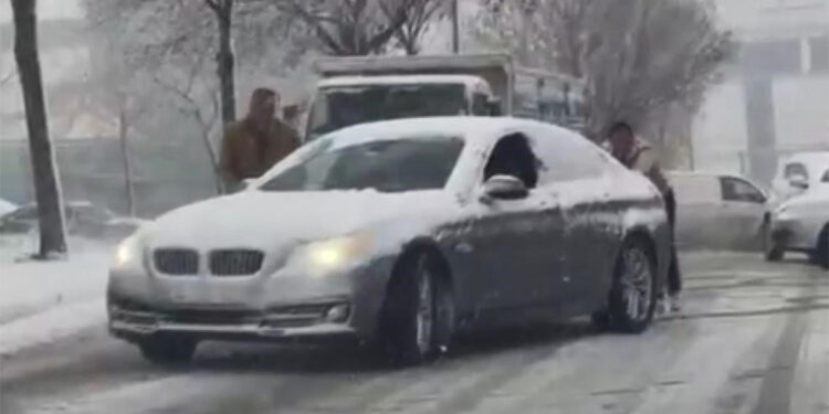 Arnavutköy, Beylikdüzü ve Avcılar'da araçlar yollarda kaldı