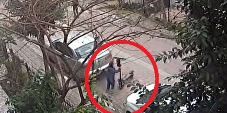 Avcılar'da skuter hırsızlığı kamerada
