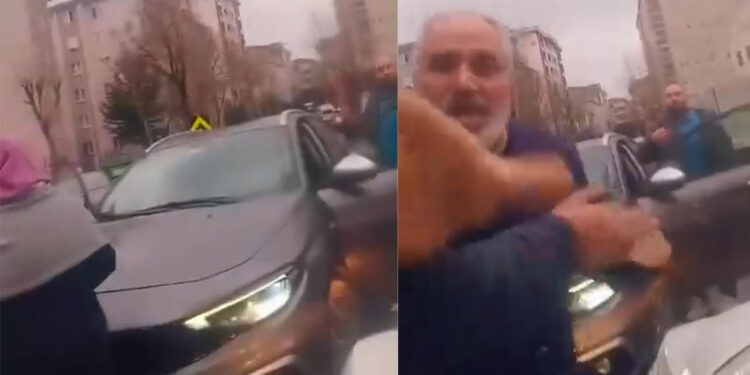 Bağcılar'da trafikte yol verme kavgası