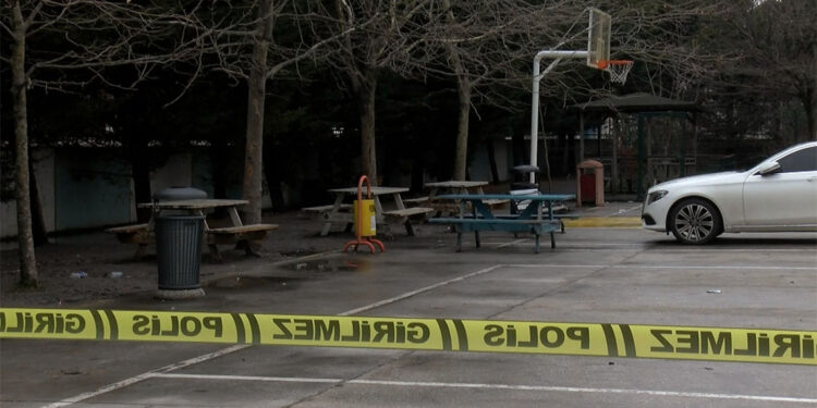 Beylikdüzü'nde site toplantısında silahlı kavga; 3 yaralı