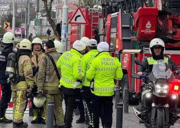 Beyoğlu Vergi Dairesi'ndeki yangın söndürüldü